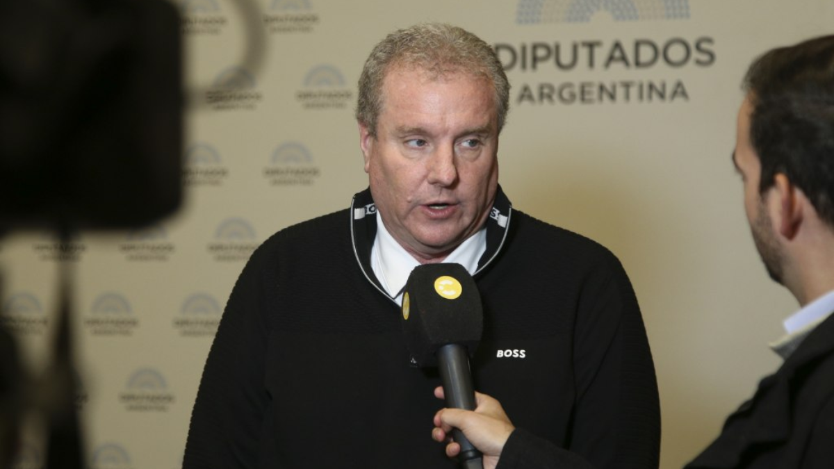 El diputado nacional Gerardo Milman anticipó este viernes que con el objetivo de reparar su reputación y buen nombre impulsará diversas medidas tendientes a sancionar a su par de Unión por la Patria, Florencia Carignano. El diputado nacional Gerardo Milman anticipó este viernes que con el objetivo de reparar su reputación y buen nombre impulsará diversas medidas tendientes a sancionar a su par de Unión por la Patria, Florencia Carignano.
