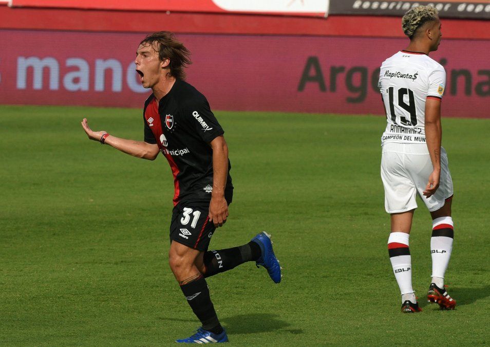 Newells derrotó a Estudiantes de La Plata por la Copa Diego Maradona y lo hundió en su crisis futbolística.