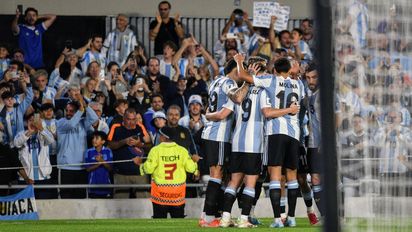 La Selección Argentina venció 4 a 1 a Brasil en el Monumental y armó una fiesta