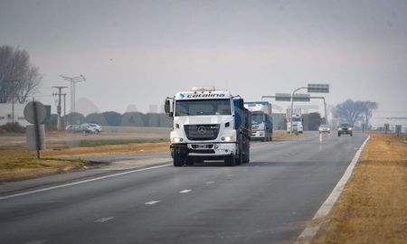 La AFIP implementa herramientas para controlar el transporte de derivados granarios. La AFIP implementa herramientas para controlar el transporte de derivados granarios.