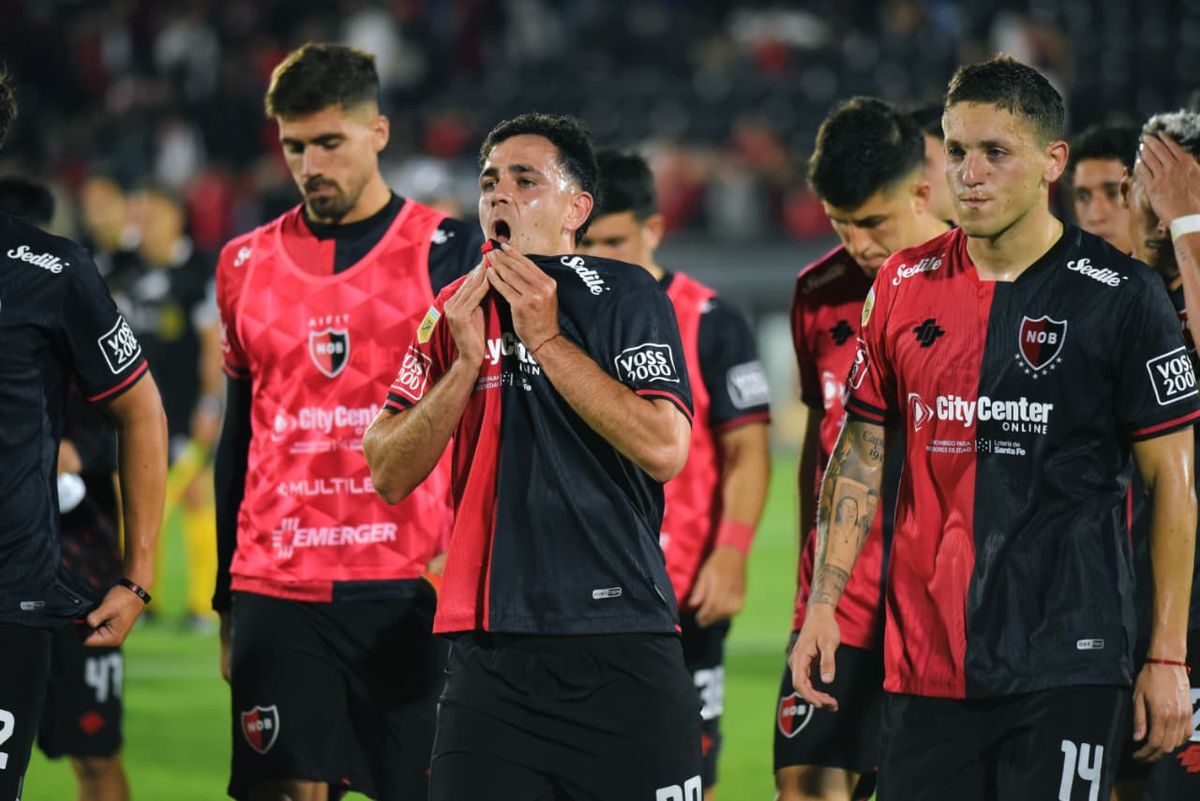 Esta vez Newell's no mereció perder, pero volvió a caer y la cara de sus jugadores lo dice todo. Esta vez Newell's no mereció perder, pero volvió a caer y la cara de sus jugadores lo dice todo.
