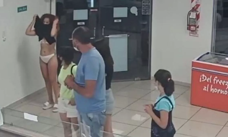 Video: se sacó el vestido en una heladería de Mendoza para usarlo de tapabocas Video: se sacó el vestido en una heladería de Mendoza para usarlo de tapabocas