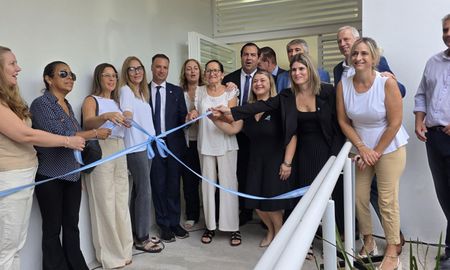 “Existe una decisión política muy fuerte del gobernador Maximiliano Pullaro de trabajar en cada uno de estos centros de salud, de punta a punta de la provincia de Santa Fe”, destacó la ministra de Salud Silvia Ciancio. “Existe una decisión política muy fuerte del gobernador Maximiliano Pullaro de trabajar en cada uno de estos centros de salud, de punta a punta de la provincia de Santa Fe”, destacó la ministra de Salud Silvia Ciancio.