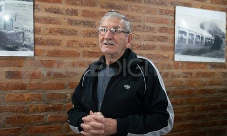 Ovidio Mendoza, ex trabajador ferroviario de la localidad de Laguna Paiva. Ovidio Mendoza, ex trabajador ferroviario de la localidad de Laguna Paiva.