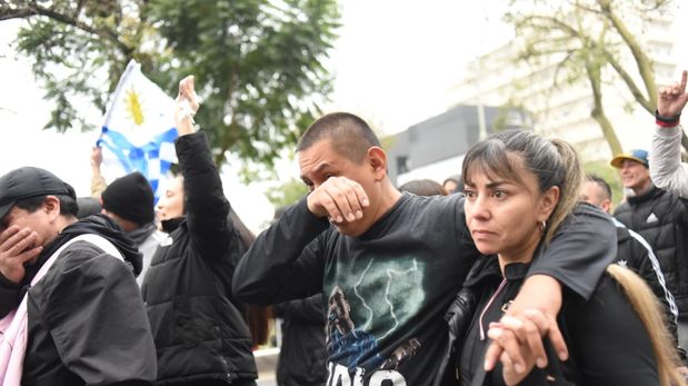 Qué es el duelo colectivo y por qué también duele la muerte de alguien que nunca conocimos