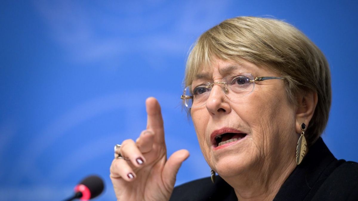 Michelle Bachelet llegó a Chile el domingo votará al izquierdista Gabriel Boric﻿ en las presidenciales del domingo.