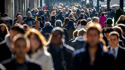 Advierten por un invierno demográfico en Argentina: fuerte caída de nacimientos y crecimiento natural en mínimos históricos