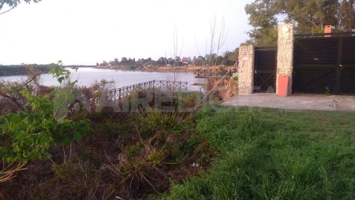 Cintas de precaución delimitan la zona para evitar que se produzca algún accidente.