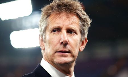 El mítico arquero neerlandés Edwin Van der Sar sufrió una hemorragia cerebral mientras estaba de vacaciones. El mítico arquero neerlandés Edwin Van der Sar sufrió una hemorragia cerebral mientras estaba de vacaciones.