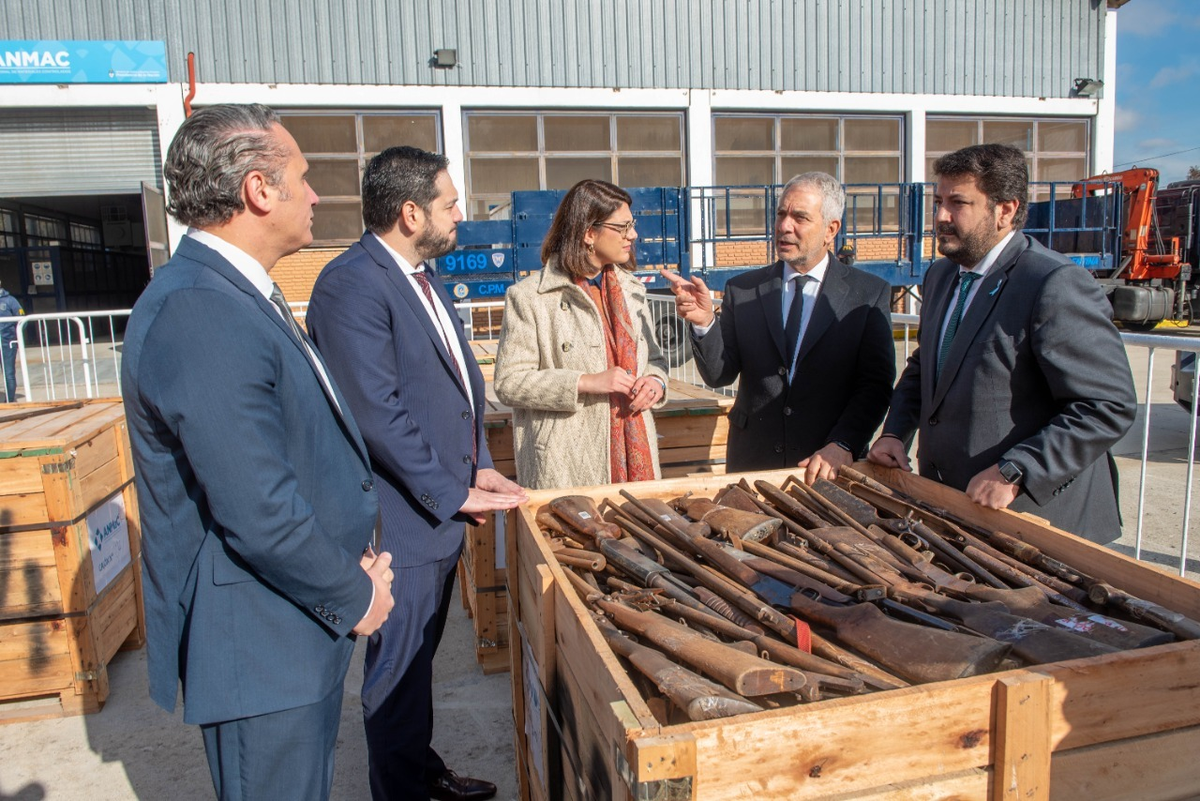 Las armas de fuego son uno de los principales instrumentos con los que se cometen femicidios: en 1 de cada 4 casos el crimen es ejecutado con un arma de fuego, y 99 de cada 100 usuarios son varones.