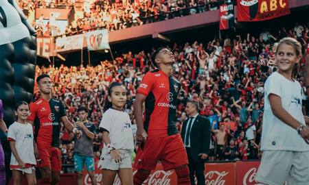 Equipos de Liga Profesional tienen en carpeta a Christian Bernardi: ¿Se va de Colón? Equipos de Liga Profesional tienen en carpeta a Christian Bernardi: ¿Se va de Colón?