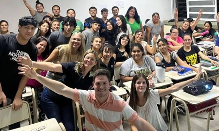 Federico y Agustina Dayer crearon @proyectouniversitario.sf y dan charlas en colegios de lo que nadie te cuenta de la Facultad. Federico y Agustina Dayer crearon @proyectouniversitario.sf y dan charlas en colegios de lo que nadie te cuenta de la Facultad.