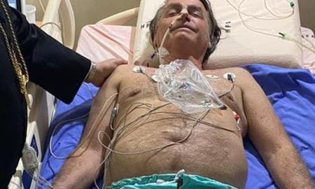 Una foto de Bolsonaro internado en Brasilia que publicó en sus redes sociales. Una foto de Bolsonaro internado en Brasilia que publicó en sus redes sociales.