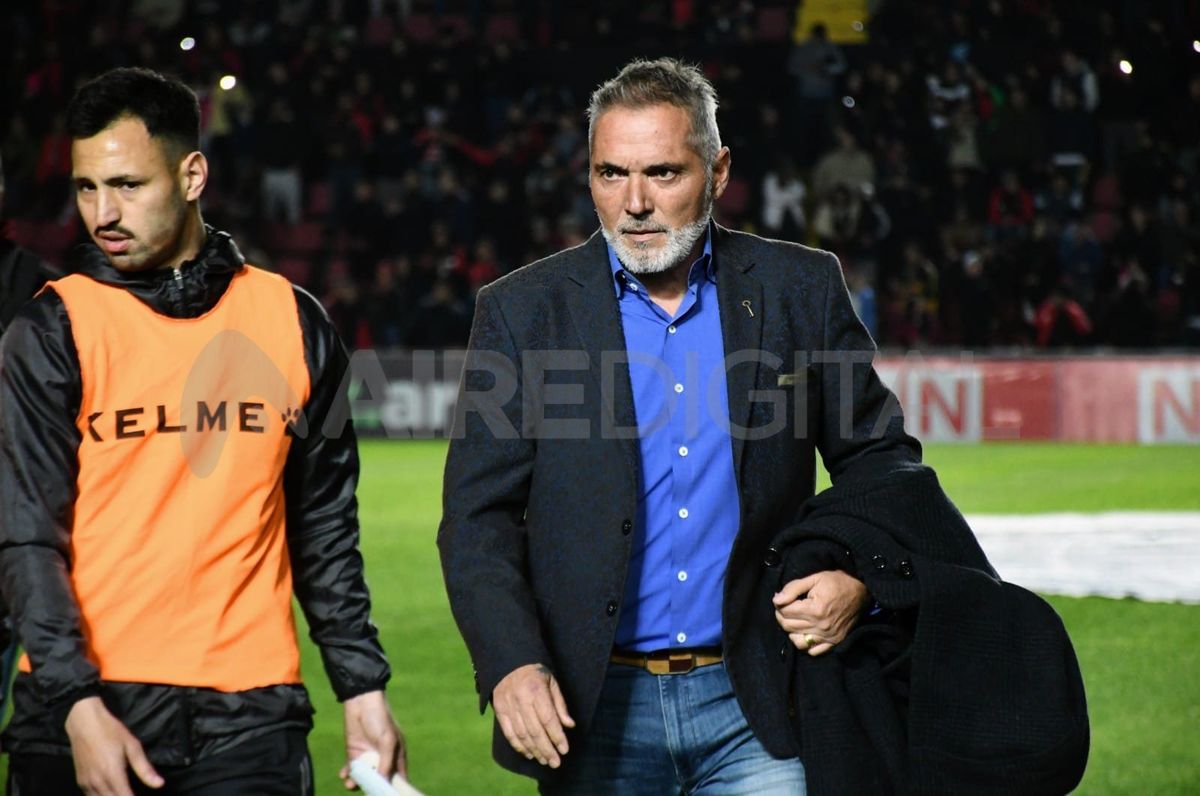 Sergio Rondina no habló luego de la derrota con Central Córdoba y su continuidad en Colón está en duda.