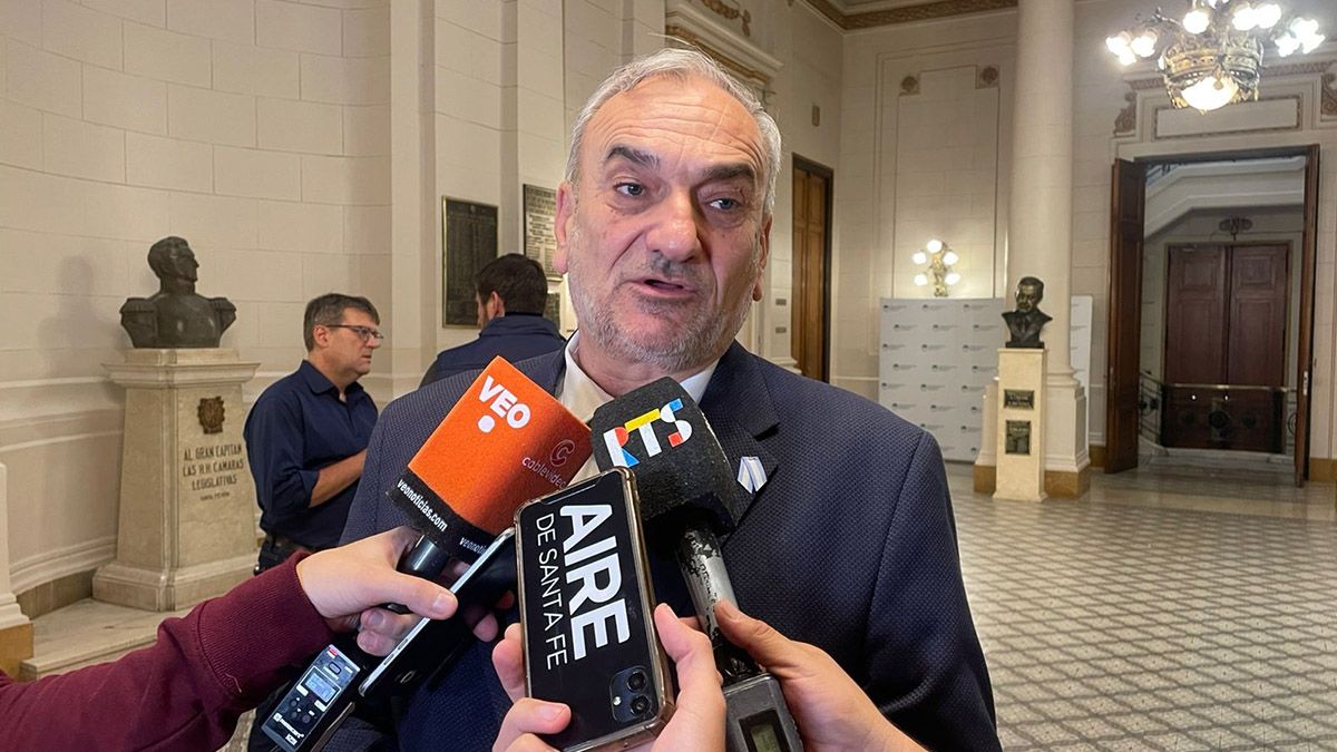 El senador por el departamento Las Colonias, Alcides Calvo advirtió que no es el mejor momento para la toma de crédito internacional, aunque resaltó que son necesarias las obras que se pretenden encarar.