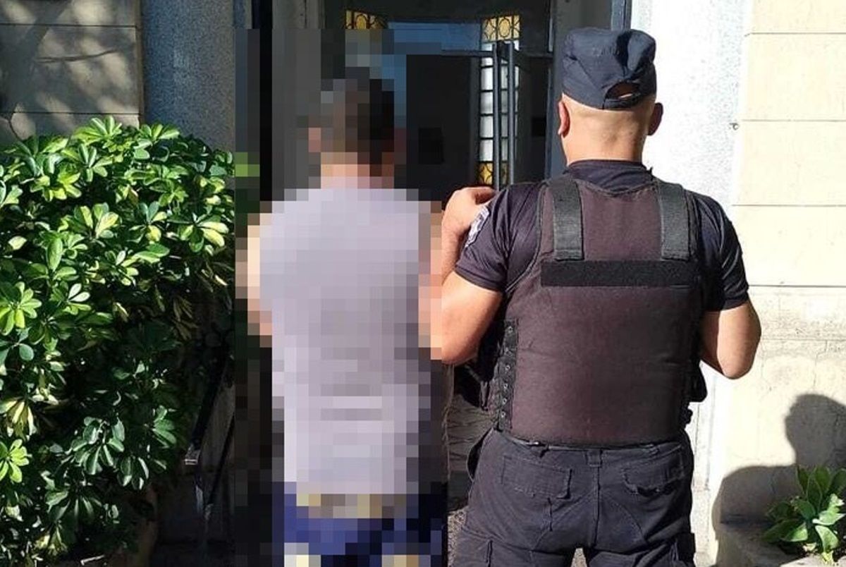 El detenido fue trasladado a sede policial. El detenido fue trasladado a sede policial.