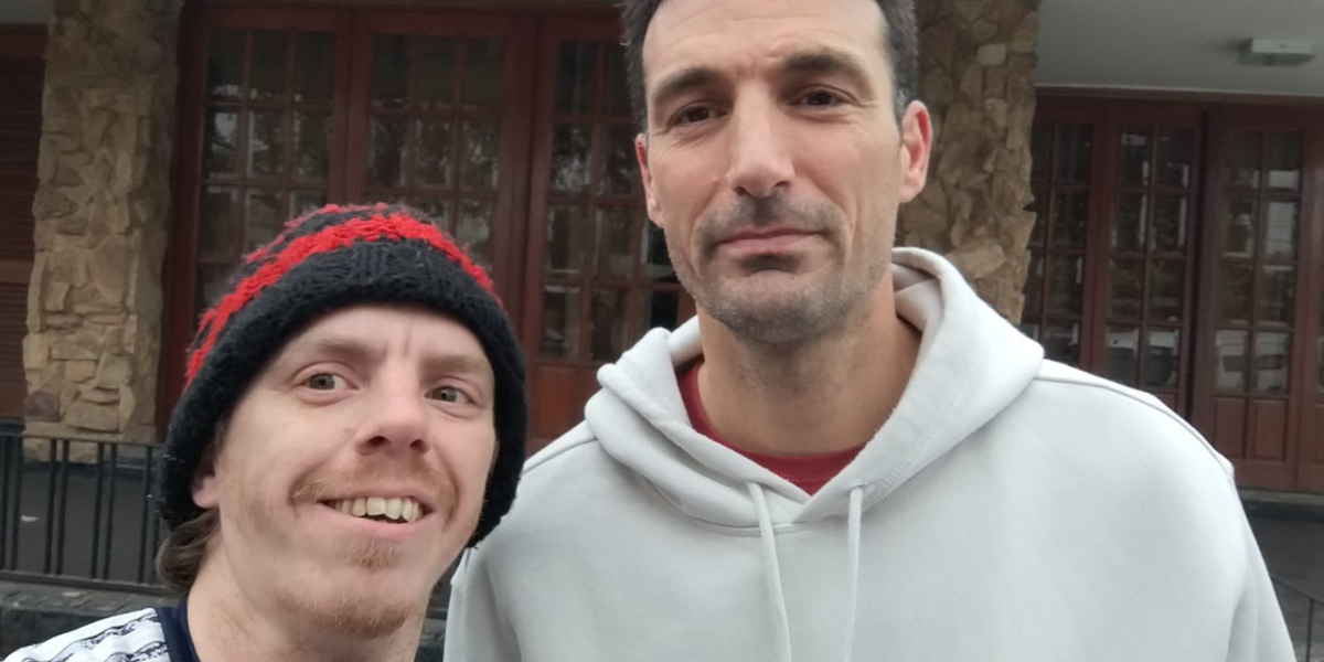 Nicolás Acosta junto a Lionel Scaloni en Pujato. Nicolás Acosta junto a Lionel Scaloni en Pujato.