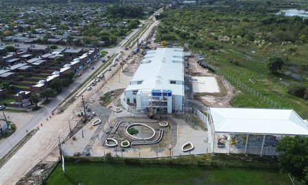 “Este edificio clave para la educación pública es una de las obras que el gobernador decidió reactivar al inicio de la gestión”, recordó el ministro de Obras Públicas, Lisandro Enrico. “Este edificio clave para la educación pública es una de las obras que el gobernador decidió reactivar al inicio de la gestión”, recordó el ministro de Obras Públicas, Lisandro Enrico.