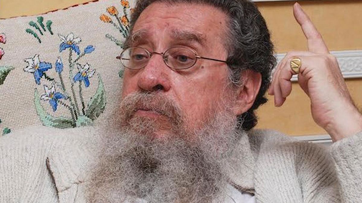 Escudé era un politólogo y escritor argentino que se formó en la Universidad de Yale y en la década del 90′ fue asesor del Ministro de Relaciones Exteriores Guido di Tella.