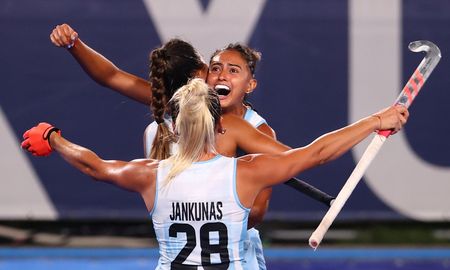 Las Leonas derrotaron 3-0 a España y consiguieron su primera victoria en los Juegos Olímpicos de Tokio 2020. Las Leonas derrotaron 3-0 a España y consiguieron su primera victoria en los Juegos Olímpicos de Tokio 2020.