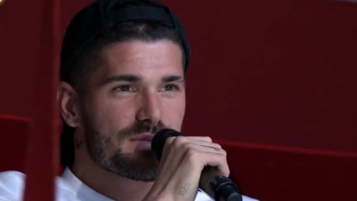 El futbolista de Atlético de Madrid vivió un extraño momento con un fan de su expareja.