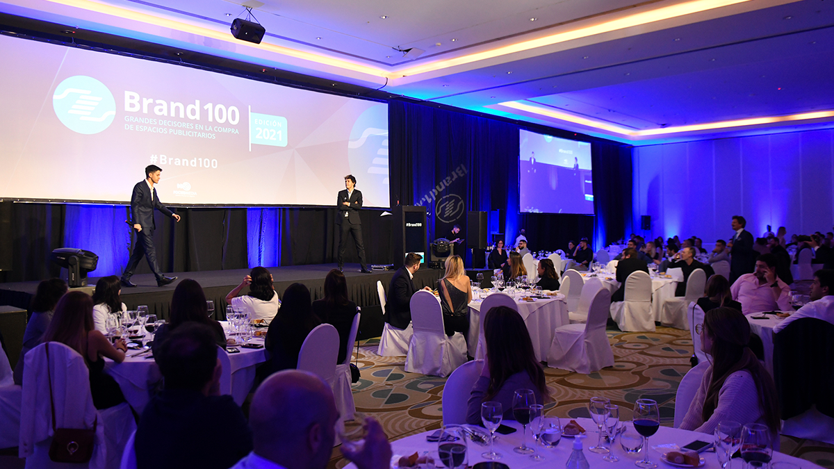 La cena de bienvenida de Brand100, edición 2021, tuvo un show sorpresa junto a Martín Pugliese.