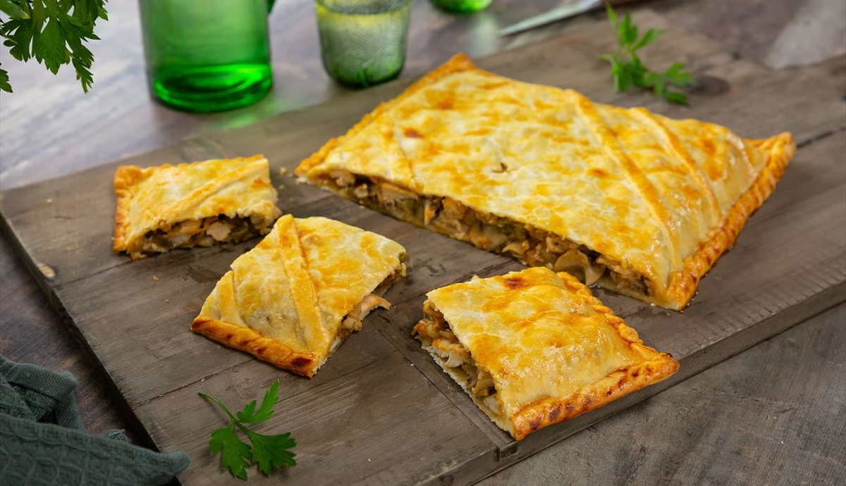 La empanada gallega es rica y muy sencilla de hacer. La empanada gallega es rica y muy sencilla de hacer. 