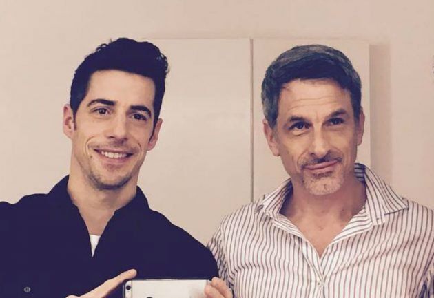 Duramente criticado Esteban Lamothe por su saludo “inclusivo” tras terminar las grabaciones de “Campanas en la noche”