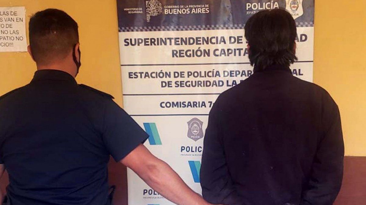 Así detenían al hombre que secuestró a las mujeres.