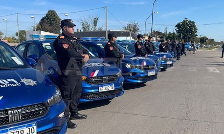 La provincia entregó 29 móviles policiales para el departamento La Capital. La provincia entregó 29 móviles policiales para el departamento La Capital.