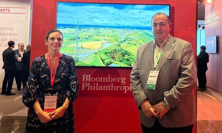 El intendente de Santa Fe, Juan Pablo Poletti, junto a Lucila García, directora de la Agencia de Cooperación, Inversiones y Comercio Exterior (ACICE), durante la misión internacional en Madrid que posicionó a la ciudad en la agenda global de innovación y acción climática. El intendente de Santa Fe, Juan Pablo Poletti, junto a Lucila García, directora de la Agencia de Cooperación, Inversiones y Comercio Exterior (ACICE), durante la misión internacional en Madrid que posicionó a la ciudad en la agenda global de innovación y acción climática.
