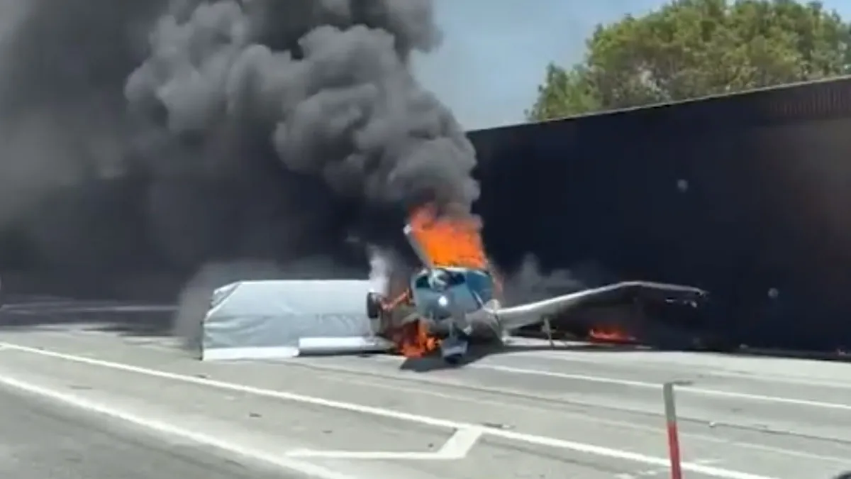 Una avioneta se incendió al aterrizar y chocar en una autopista de California: video
