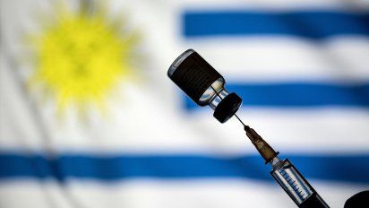 Uruguay aplicará una tercera dosis contra el covid a mayores de 60 años