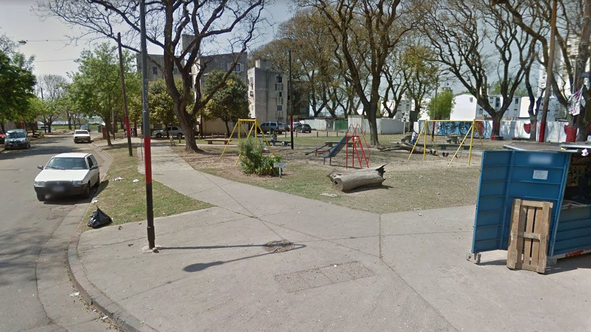 El ataque a balazos fue perpetrado pasadas las 19.30 en Isola y Maestros Santafesinos