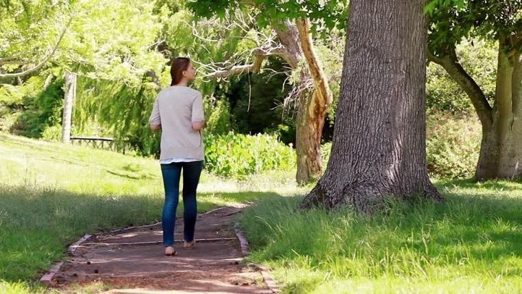 Pasear por la naturaleza todos los días mejora percepción de salud mental