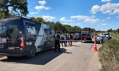 El cuerpo se encontraba al costado del camino sobre un zanjón, en cercanías de Ángel Gallardo. El cuerpo se encontraba al costado del camino sobre un zanjón, en cercanías de Ángel Gallardo.