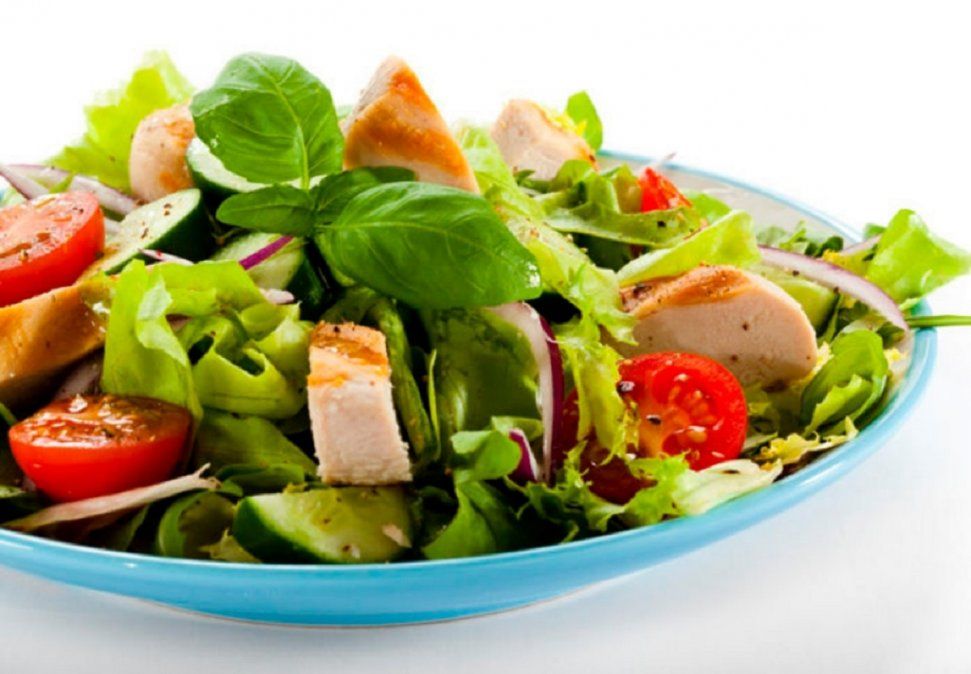 Viral: un usuario compartió la obra de arte que hizo su mamá con una ensalada.