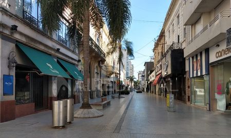 El comercio de la ciudad de Santa Fe trabajará de lunes a viernes de 13 a 18 horas, contrario al horario bancario. El comercio de la ciudad de Santa Fe trabajará de lunes a viernes de 13 a 18 horas, contrario al horario bancario.