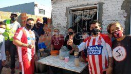 Vecinos crearon una olla popular en barrio Villa del Parque Vecinos crearon una olla popular en barrio Villa del Parque