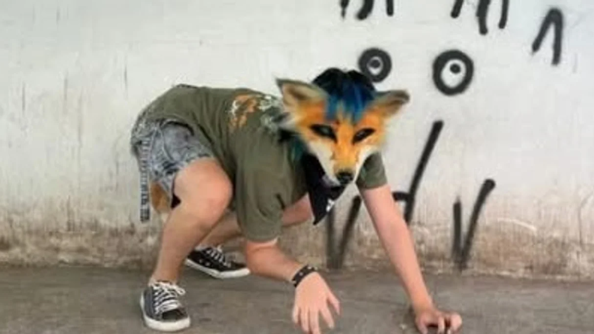 Una mujer denunció que su hija fue atacada por un joven “therian”