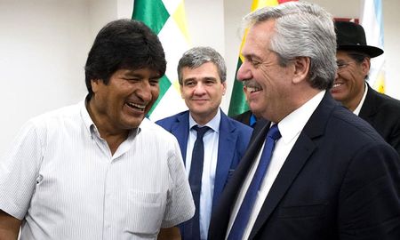 El boliviano Evo Morales junto al presidente Alberto Fernández, que lo recibió en Argentina como exiliado. El boliviano Evo Morales junto al presidente Alberto Fernández, que lo recibió en Argentina como exiliado.