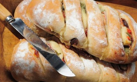 Todos los detalles para hacer pan relleno de la mano de Dolli Irigoyen. Todos los detalles para hacer pan relleno de la mano de Dolli Irigoyen.