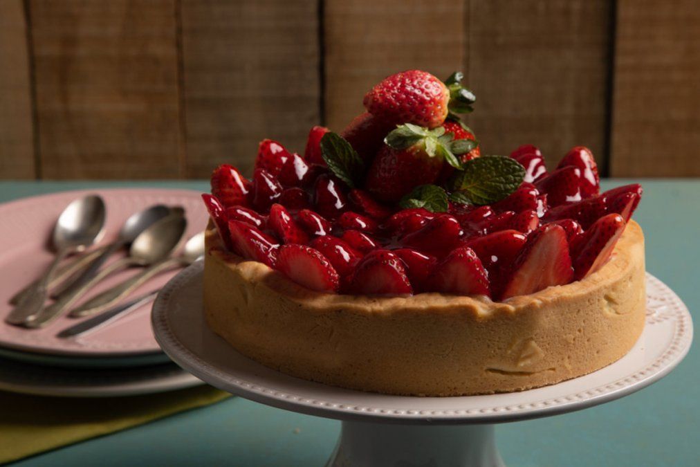 Tarta de frutillas con crema oara el postre.