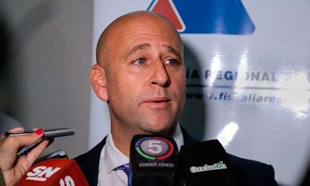 Serjal será acusado de haber recibido sumas de dinero a cambio de filtrar a Leonardo Peiti información sobre las investigaciones que podrían ir en su contra. Serjal será acusado de haber recibido sumas de dinero a cambio de filtrar a Leonardo Peiti información sobre las investigaciones que podrían ir en su contra.