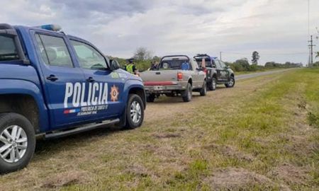 El conductor tampoco poseía su licencia de conducir, como medida cautelar se le labró un acta de prohibición de circular. Ante el estado que presentaba el sujeto el personal lo escoltó hasta su domicilio. El conductor tampoco poseía su licencia de conducir, como medida cautelar se le labró un acta de prohibición de circular. Ante el estado que presentaba el sujeto el personal lo escoltó hasta su domicilio.