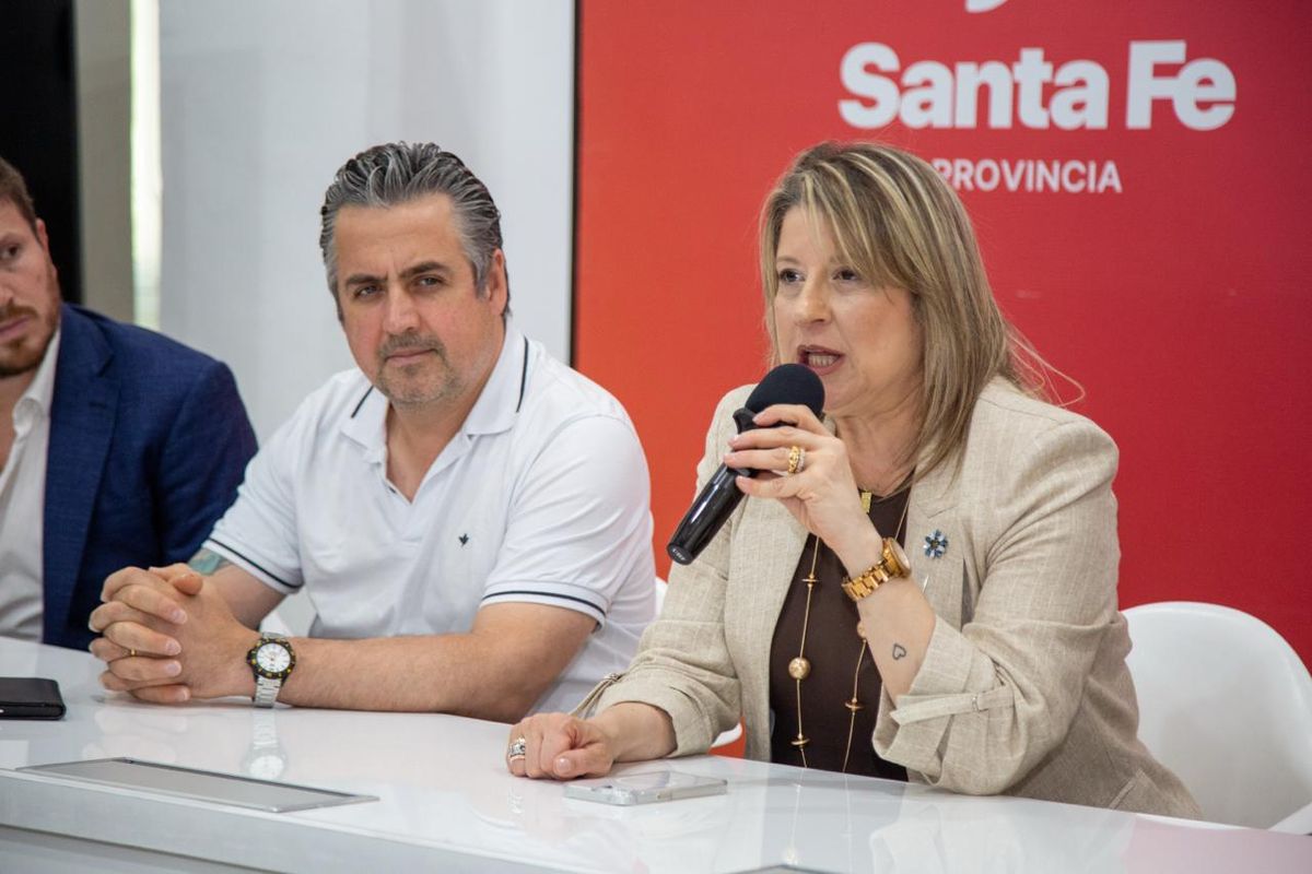 La funcionaria nacional indicó que “para nosotros es fundamental, desde el Ministerio de Seguridad, tener presencia y acompañamiento permanente en la ciudad de Rosario. El Plan Bandera es parte de nuestros ejes fundamentales de gobierno”. La funcionaria nacional indicó que “para nosotros es fundamental, desde el Ministerio de Seguridad, tener presencia y acompañamiento permanente en la ciudad de Rosario. El Plan Bandera es parte de nuestros ejes fundamentales de gobierno”.