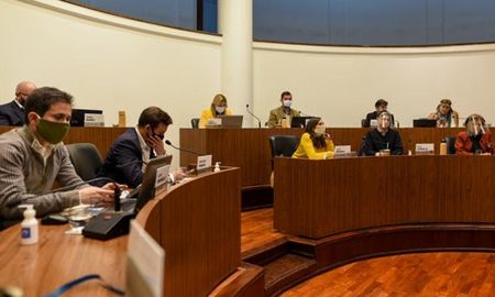 En el Recinto de Sesiones, concejales y concejalas se pronunciaron con respecto a las problemáticas en torno al funcionamiento del Transporte Público de Pasajeros, solicitando al Gobierno Nacional que se tomen medidas urgentes sobre este servicio. En el Recinto de Sesiones, concejales y concejalas se pronunciaron con respecto a las problemáticas en torno al funcionamiento del Transporte Público de Pasajeros, solicitando al Gobierno Nacional que se tomen medidas urgentes sobre este servicio.