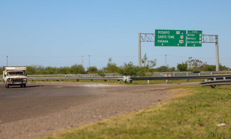 El ambicioso plan de obras se desarrollará a lo largo de 55 kilómetros de accesos a Santa Fe capital. El ambicioso plan de obras se desarrollará a lo largo de 55 kilómetros de accesos a Santa Fe capital.