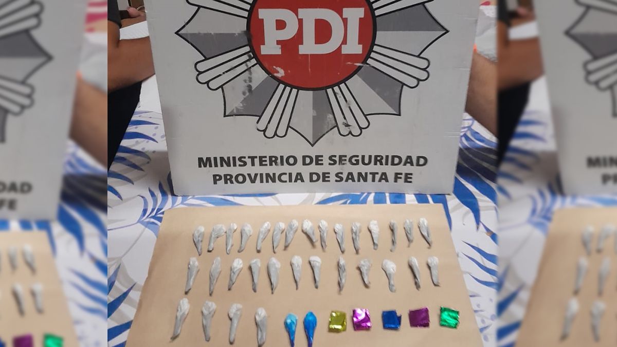 Parte de las dosis que la policía encontró en uno de los domicilios allanados.&nbsp;