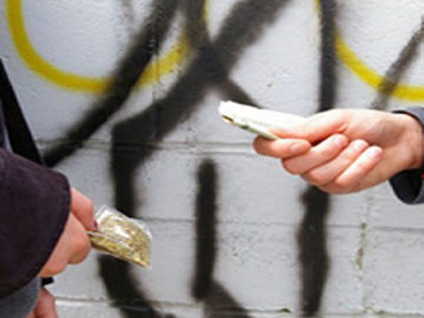 El joven vendió todo y terminó en las drogas.